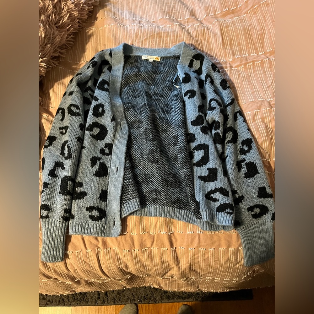 Leopard buttoned down sweater